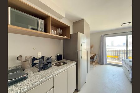 Cozinha  de kitnet/studio para alugar com 0 quarto, 24m² em Vila Cordeiro, São Paulo