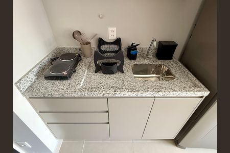 Cozinha  de kitnet/studio para alugar com 0 quarto, 24m² em Vila Cordeiro, São Paulo