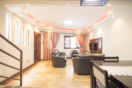 Casa à venda com 154m², 3 quartos e 2 vagasSala