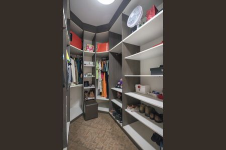 Casa à venda com 154m², 3 quartos e 2 vagasCloset da suíte
