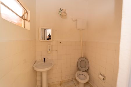 Casa à venda com 240m², 1 quarto e sem vaga Casa à venda com 240m², 1 quarto e sem vagaBanheiro