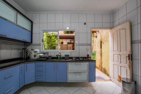 Casa à venda com 180m², 3 quartos e 2 vagas Casa à venda com 180m², 3 quartos e 2 vagasCozinha