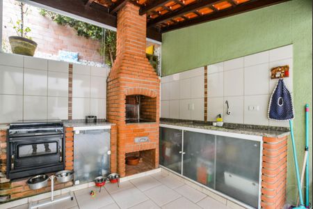 Casa à venda com 180m², 3 quartos e 2 vagas Casa à venda com 180m², 3 quartos e 2 vagasÁrea externa