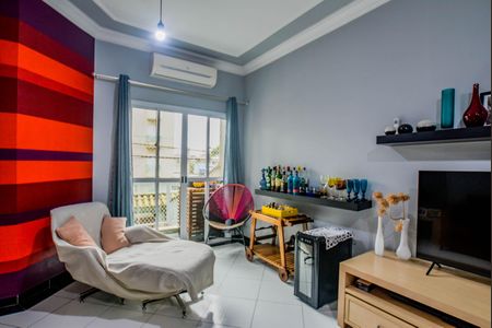 Casa à venda com 180m², 3 quartos e 2 vagas Casa à venda com 180m², 3 quartos e 2 vagasSala