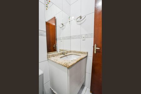 Casa à venda com 180m², 3 quartos e 2 vagas Casa à venda com 180m², 3 quartos e 2 vagasBanheiro Social