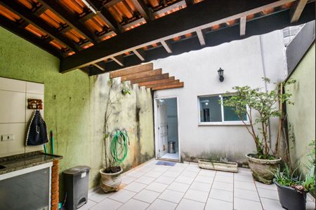 Casa à venda com 180m², 3 quartos e 2 vagas Casa à venda com 180m², 3 quartos e 2 vagasÁrea externa