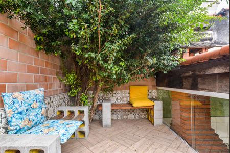 Casa à venda com 180m², 3 quartos e 2 vagas Casa à venda com 180m², 3 quartos e 2 vagasÁrea externa