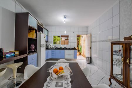 Casa à venda com 180m², 3 quartos e 2 vagas Casa à venda com 180m², 3 quartos e 2 vagasCozinha