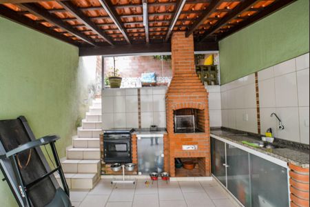 Casa à venda com 180m², 3 quartos e 2 vagas Casa à venda com 180m², 3 quartos e 2 vagasÁrea externa