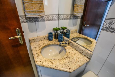 Casa à venda com 180m², 3 quartos e 2 vagas Casa à venda com 180m², 3 quartos e 2 vagasLavabo