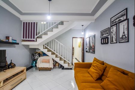 Casa à venda com 180m², 3 quartos e 2 vagas Casa à venda com 180m², 3 quartos e 2 vagasSala