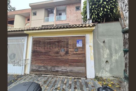 Casa à venda com 180m², 3 quartos e 2 vagas Casa à venda com 180m², 3 quartos e 2 vagasFachada