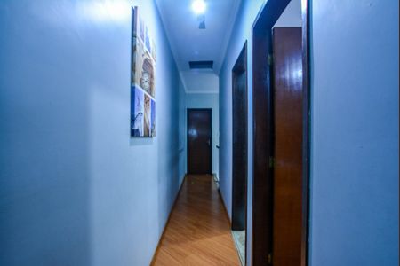 Casa à venda com 180m², 3 quartos e 2 vagas Casa à venda com 180m², 3 quartos e 2 vagasCorredor