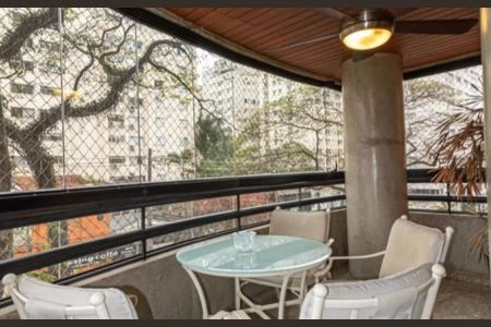 Apartamento para alugar com 220m², 3 quartos e 4 vagas