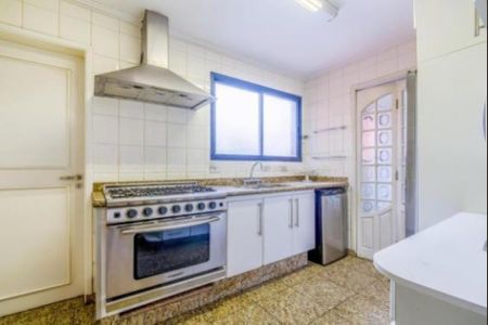 Apartamento para alugar com 220m², 3 quartos e 4 vagas