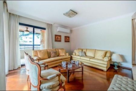 Apartamento para alugar com 220m², 3 quartos e 4 vagas