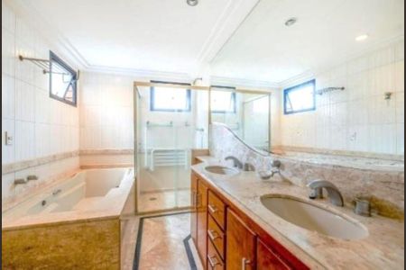 Apartamento para alugar com 220m², 3 quartos e 4 vagas