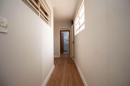 Casa para alugar com 400m², 5 quartos e 4 vagas Casa para alugar com 400m², 5 quartos e 4 vagasCorredor