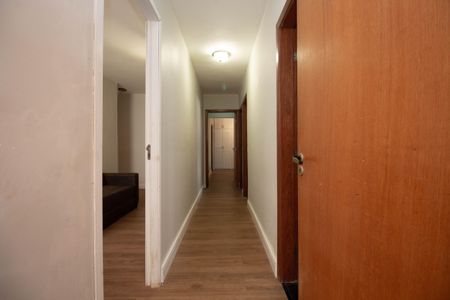 Casa para alugar com 400m², 5 quartos e 4 vagas Casa para alugar com 400m², 5 quartos e 4 vagasCorredor