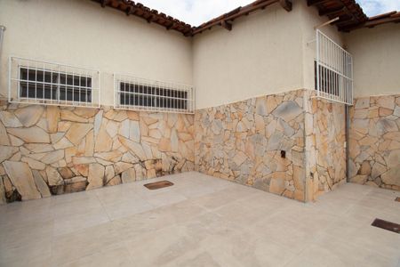 Casa para alugar com 400m², 5 quartos e 4 vagas Casa para alugar com 400m², 5 quartos e 4 vagasVaranda