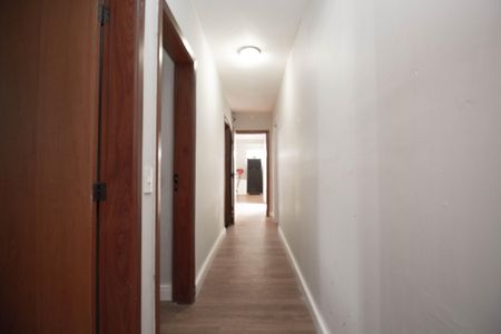 Casa para alugar com 400m², 5 quartos e 4 vagas Casa para alugar com 400m², 5 quartos e 4 vagasCorredor