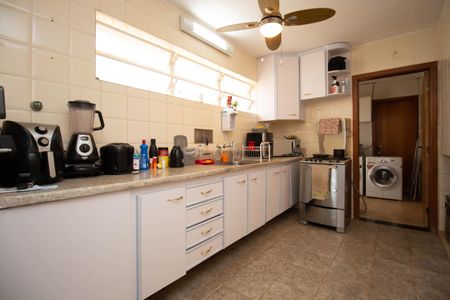 Casa para alugar com 400m², 5 quartos e 4 vagas Casa para alugar com 400m², 5 quartos e 4 vagasCozinha 1