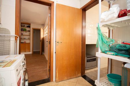 Casa para alugar com 400m², 5 quartos e 4 vagas Casa para alugar com 400m², 5 quartos e 4 vagasÁrea de Serviço