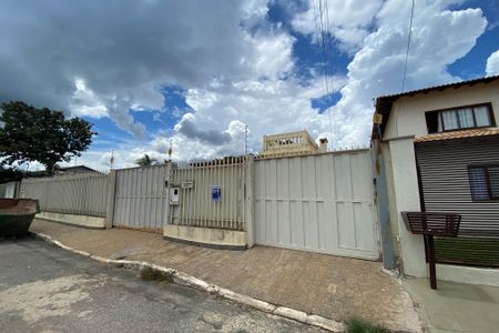 Casa para alugar com 400m², 5 quartos e 4 vagas Casa para alugar com 400m², 5 quartos e 4 vagasFachada