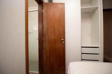 Casa para alugar com 400m², 5 quartos e 4 vagas Casa para alugar com 400m², 5 quartos e 4 vagasSuíte 1