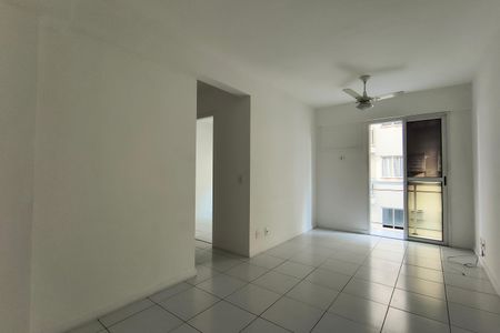 Apartamento para alugar com 70m², 2 quartos e 1 vagaSala