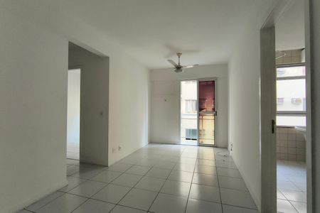 Apartamento para alugar com 70m², 2 quartos e 1 vagaSala
