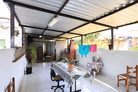 Casa à venda com 200m², 3 quartos e 2 vagasTerraço