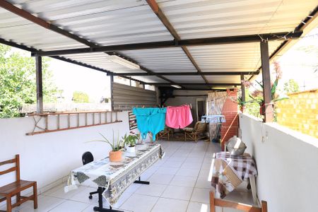 Casa à venda com 200m², 3 quartos e 2 vagasTerraço