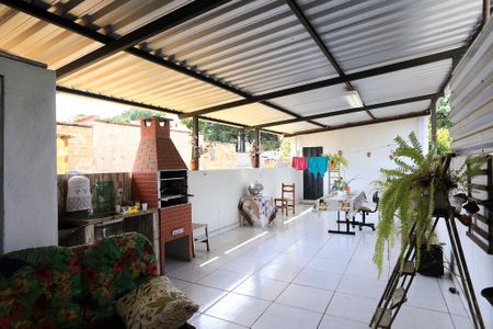 Casa à venda com 200m², 3 quartos e 2 vagasTerraço