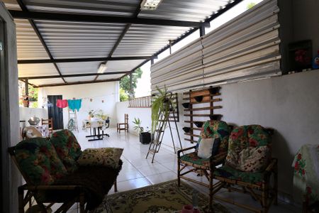 Casa à venda com 200m², 3 quartos e 2 vagasTerraço