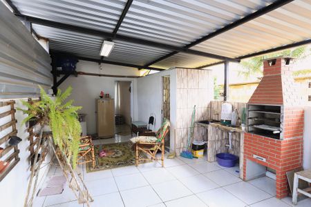 Casa à venda com 200m², 3 quartos e 2 vagasChurrasqueira