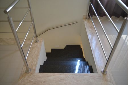 Casa à venda com 223m², 4 quartos e 4 vagasEscada