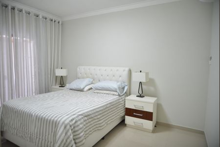 Casa à venda com 223m², 4 quartos e 4 vagasQuarto Suite 2