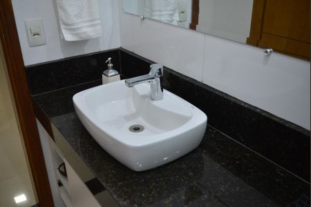 Casa à venda com 223m², 4 quartos e 4 vagasBanheiro da Suíte 2