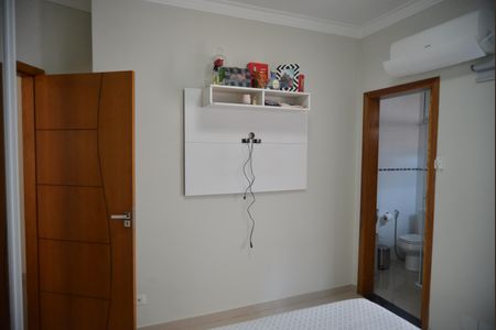 Casa à venda com 223m², 4 quartos e 4 vagasQuarto Suite 1