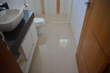 Casa à venda com 223m², 4 quartos e 4 vagasBanheiro Social