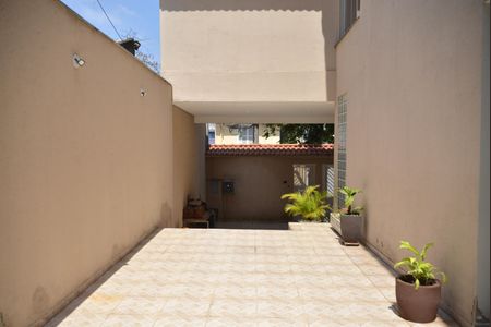 Casa à venda com 223m², 4 quartos e 4 vagasQuintal