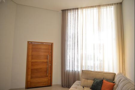 Casa à venda com 223m², 4 quartos e 4 vagasSala