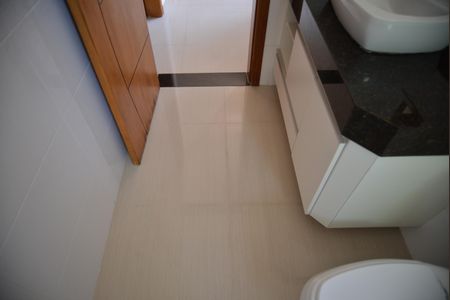 Casa à venda com 223m², 4 quartos e 4 vagasBanheiro Social