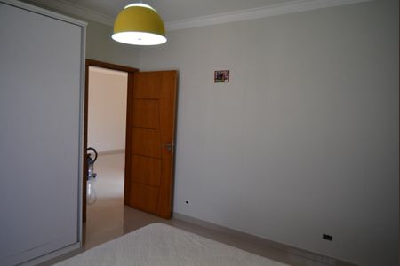 Casa à venda com 223m², 4 quartos e 4 vagasQuarto 2