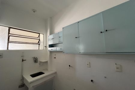 Cozinha de apartamento para alugar com 1 quarto, 30m² em Jardim Guanabara, Rio de Janeiro