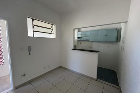 Sala de apartamento para alugar com 1 quarto, 30m² em Jardim Guanabara, Rio de Janeiro