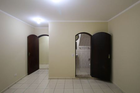 Casa para alugar com 200m², 3 quartos e 3 vagas Casa para alugar com 200m², 3 quartos e 3 vagasSuíte