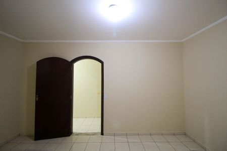 Quarto de casa para alugar com 3 quartos, 200m² em Jardim Santa Adelia, São Paulo