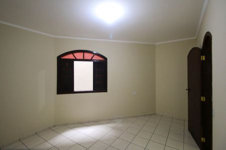 Casa para alugar com 200m², 3 quartos e 3 vagas Casa para alugar com 200m², 3 quartos e 3 vagasQuarto